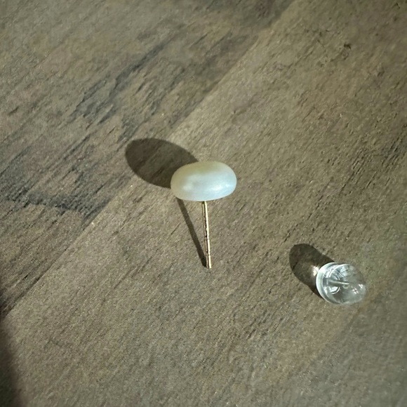 14Kt Gold Pearl Earrings - Picture 2 of 4